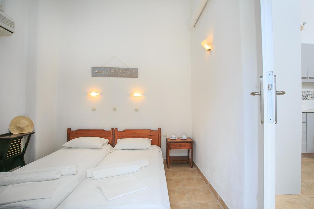 Paros Rita Studios Piso Livadi Værelse billede